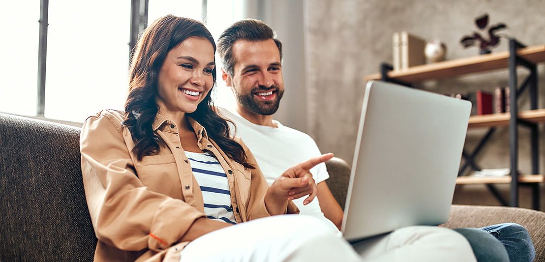 Data #1. Image of a couple with a laptop. showOptionalPill = true, just increasing the content size to test multiline