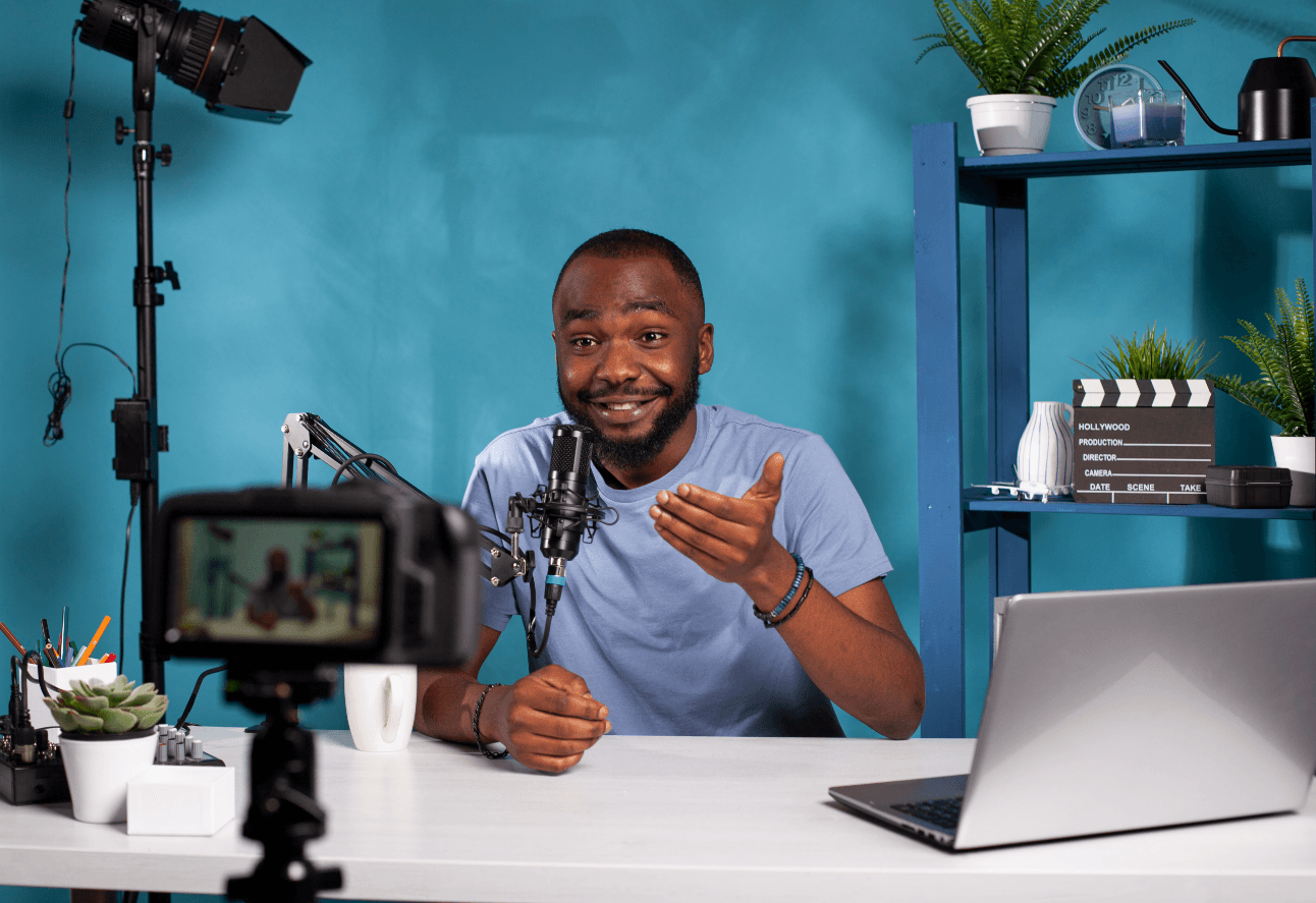 blue_desk_influencer