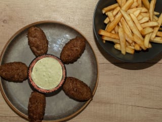 Kibbe + Guarnición + Bebida