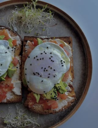 Huevo poché, Tomate & Palta