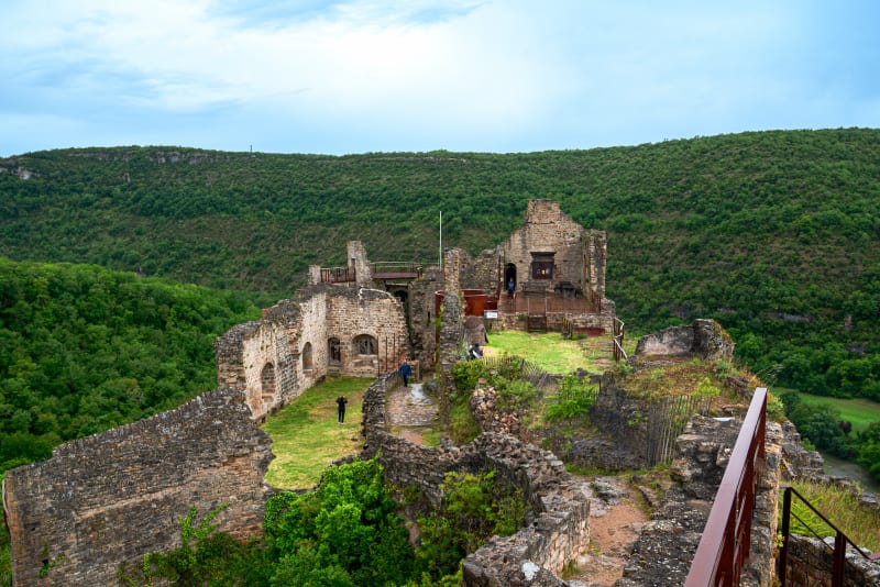 Vue sur la vallée de l'Aveyron depuis la forteresse de Penne