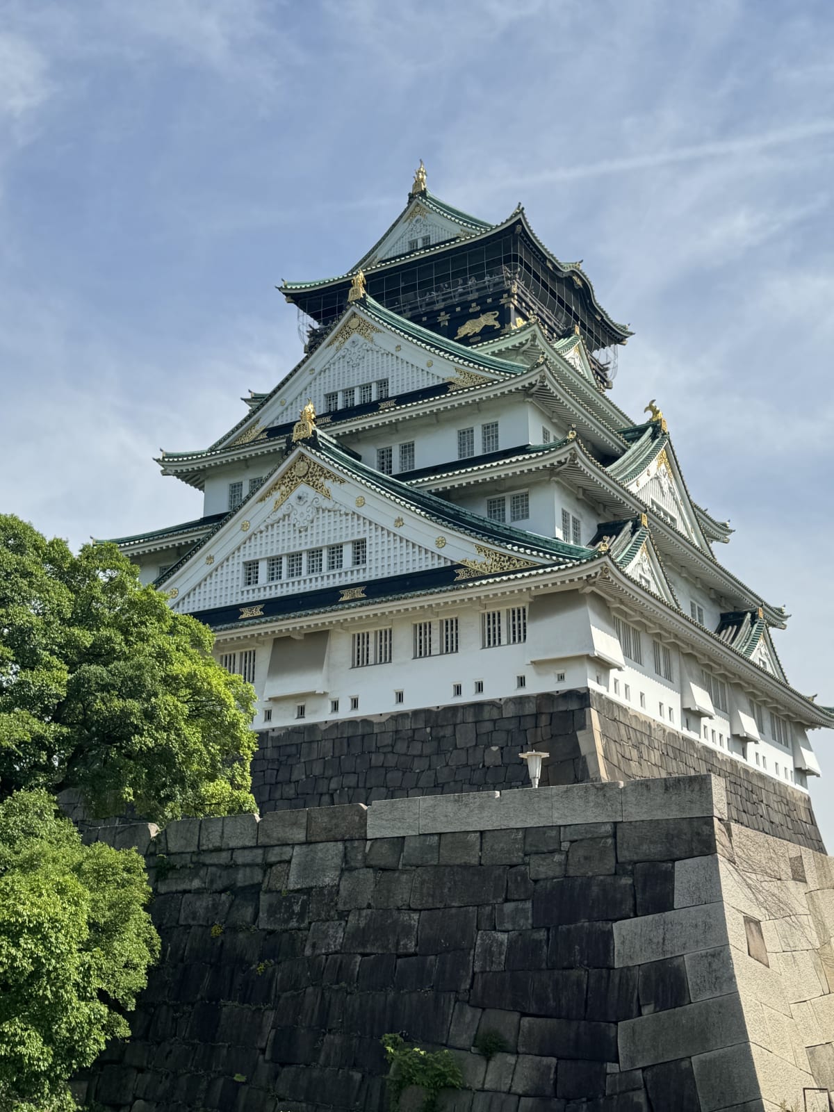 Osaka Castle met gouden details in Japan