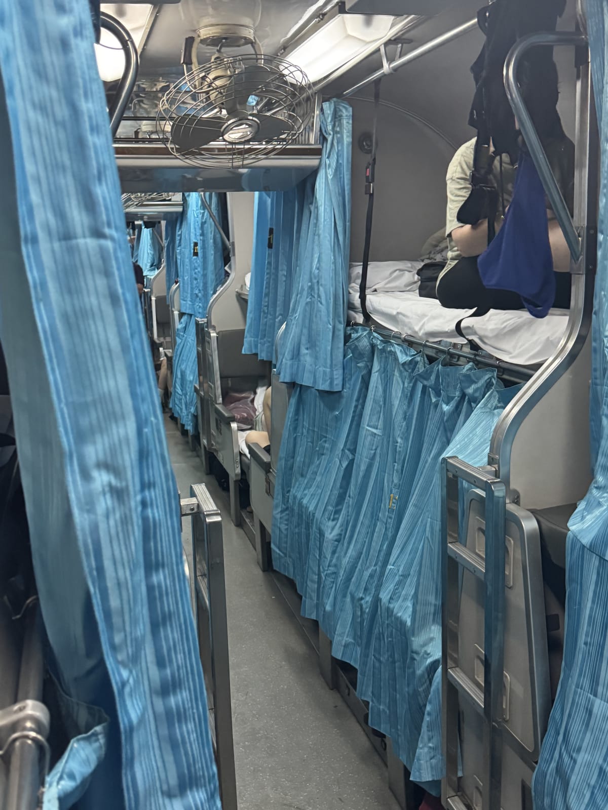 Slaapwagon van de nachttrein van Bangkok naar Chiang Mai Thailand