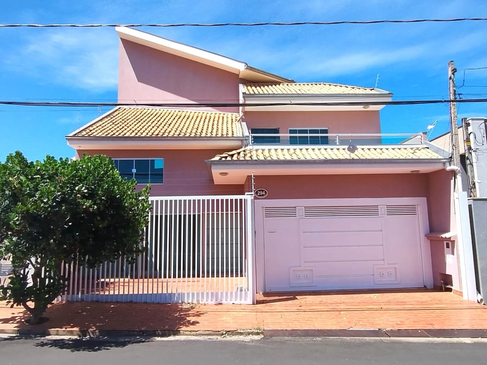 MARAVILHOSO SOBRADO NO BAIRRO SANTO ANTÔNIO