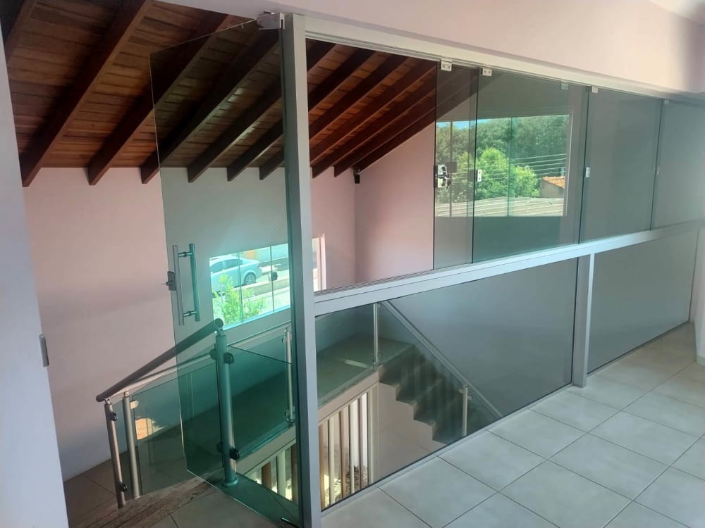 MARAVILHOSO SOBRADO NO BAIRRO SANTO ANTÔNIO