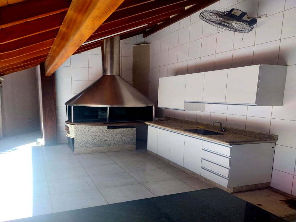 MARAVILHOSO SOBRADO NO BAIRRO SANTO ANTÔNIO