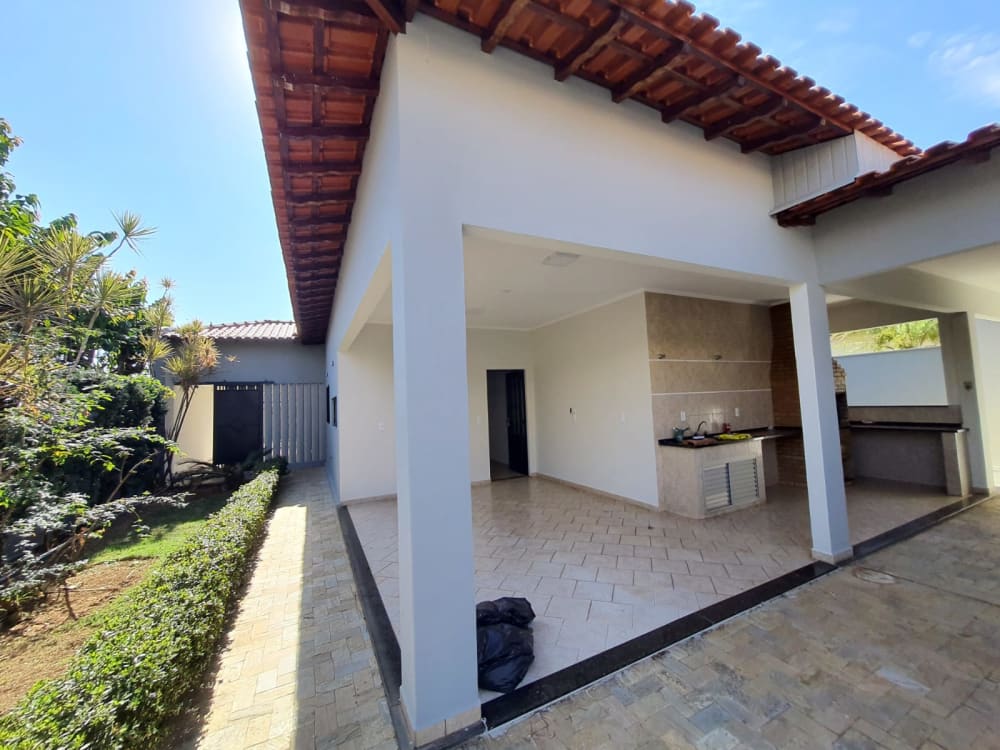 EXCELENTE CASA NO JARDIM SHANGRILÁ