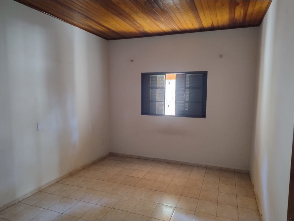CASA COM TRÊS DORMITÓRIOS NO BAIRRO SÃO FERNANDO