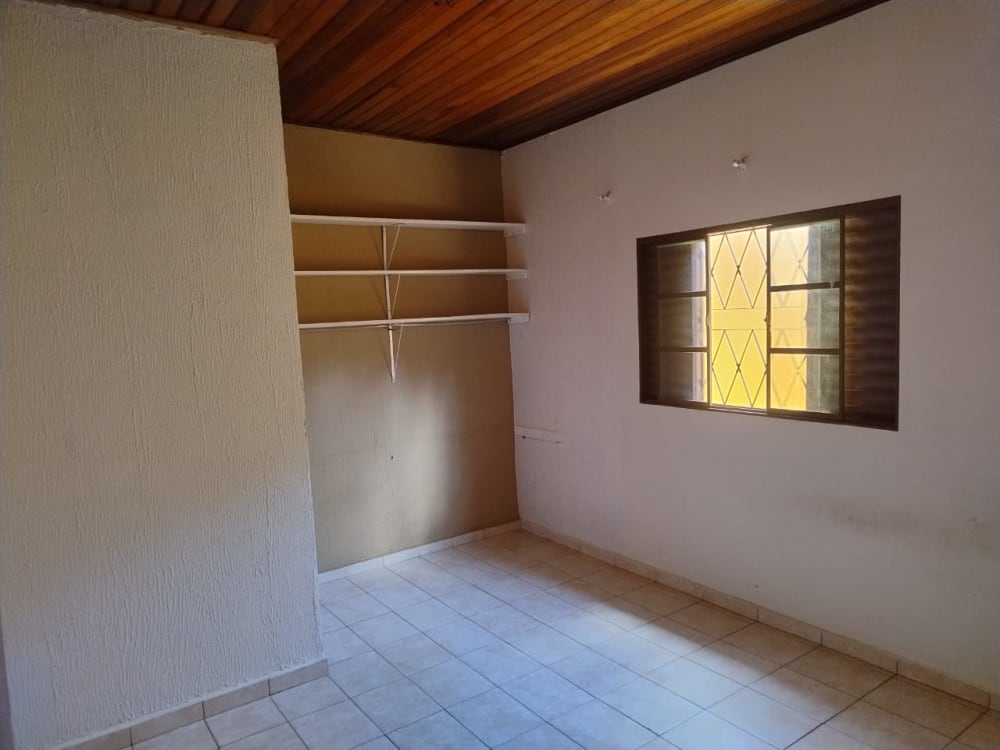 CASA COM TRÊS DORMITÓRIOS NO BAIRRO SÃO FERNANDO