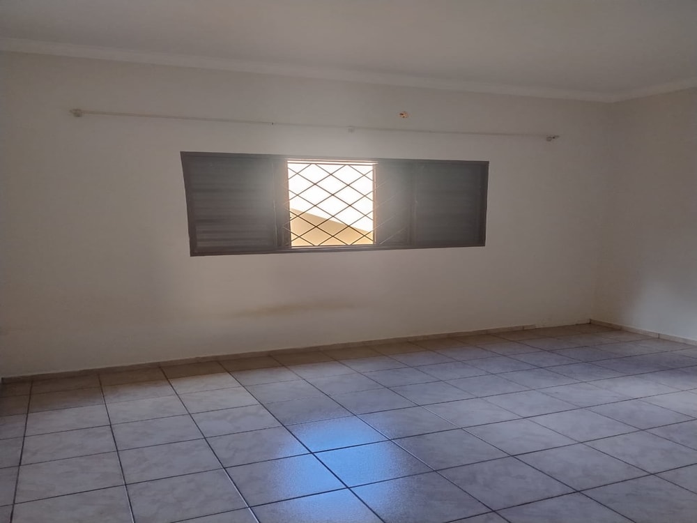 CASA COM TRÊS DORMITÓRIOS NO BAIRRO SÃO FERNANDO
