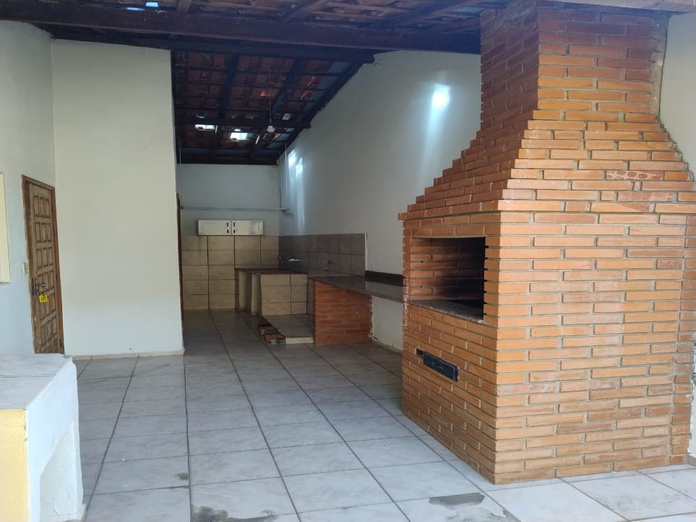 CASA COM TRÊS DORMITÓRIOS NO BAIRRO SÃO FERNANDO