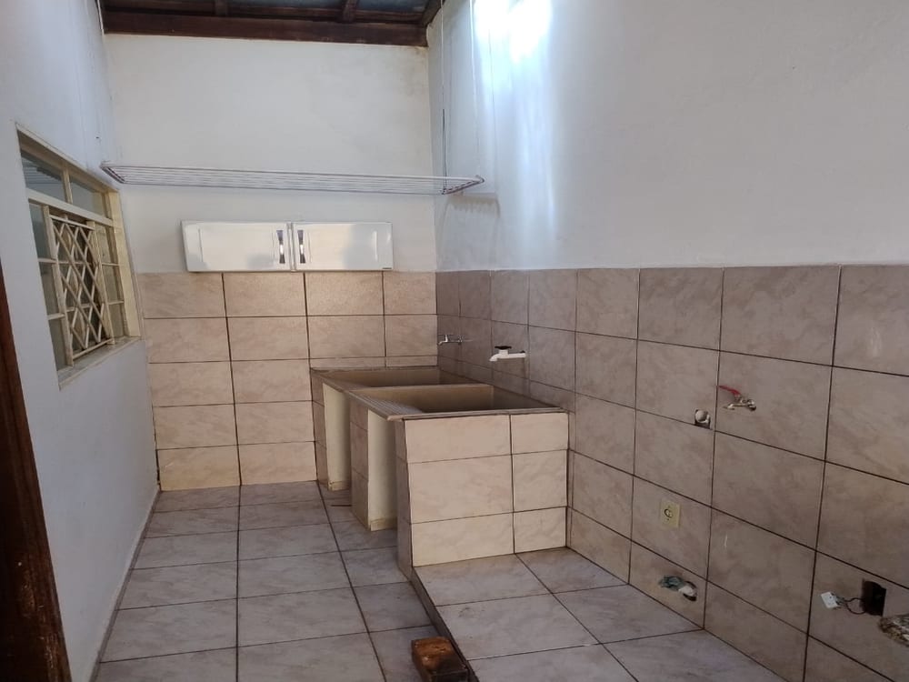 CASA COM TRÊS DORMITÓRIOS NO BAIRRO SÃO FERNANDO