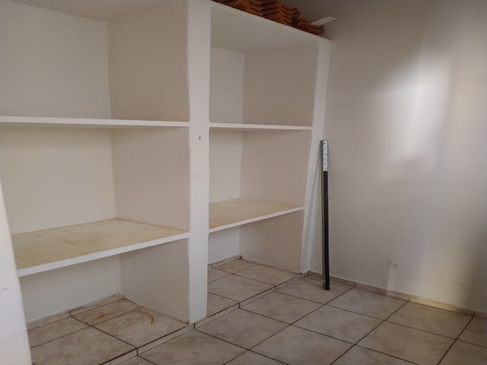 CASA COM TRÊS DORMITÓRIOS NO BAIRRO SÃO FERNANDO