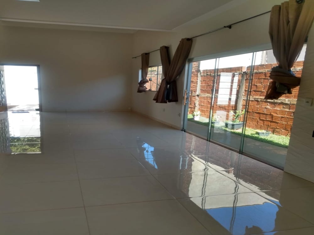 CASA NO JARDIM DO LAGO 1