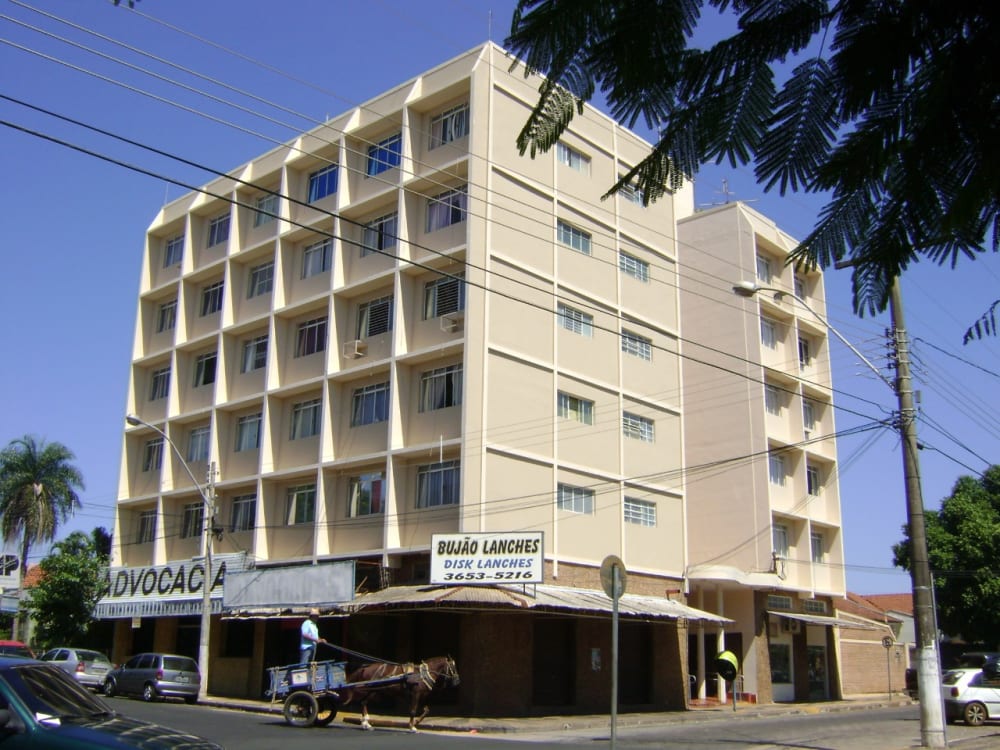 APARTAMENTO REFORMADO NO EDIFÍCIO ADÍLIA 