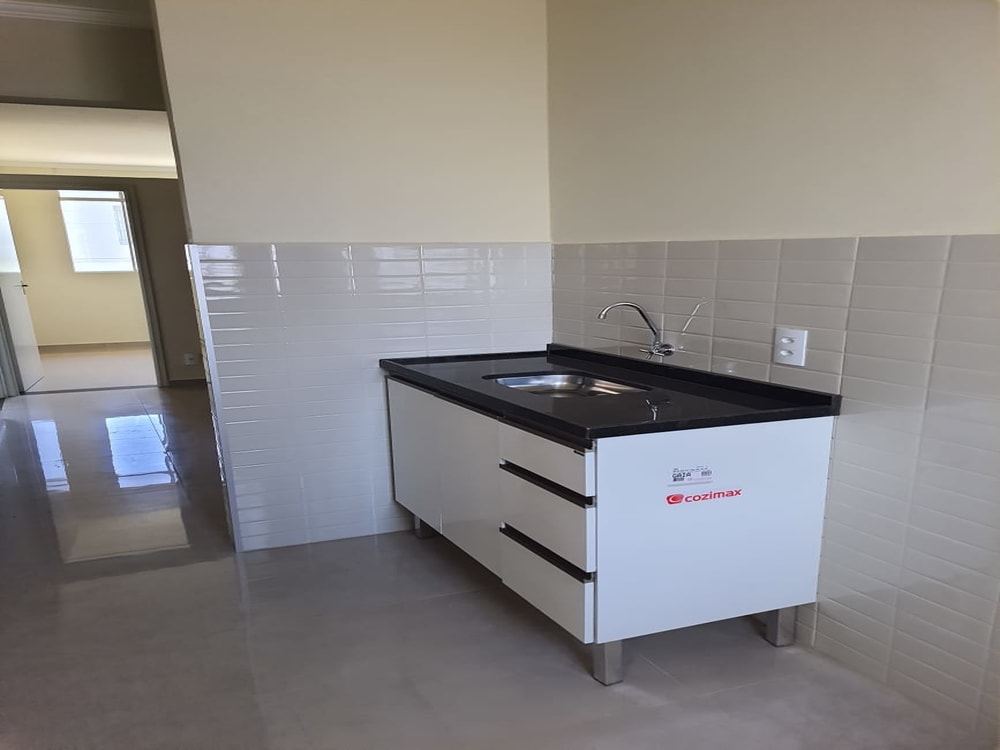 APARTAMENTO REFORMADO NO EDIFÍCIO ADÍLIA 