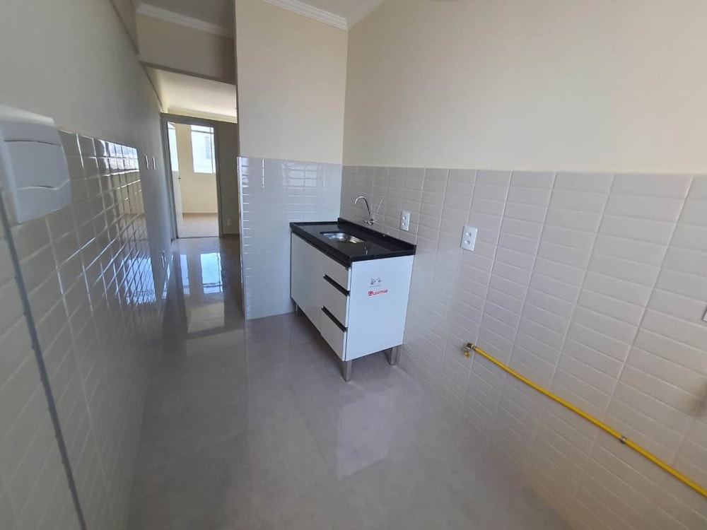 APARTAMENTO REFORMADO NO EDIFÍCIO ADÍLIA 