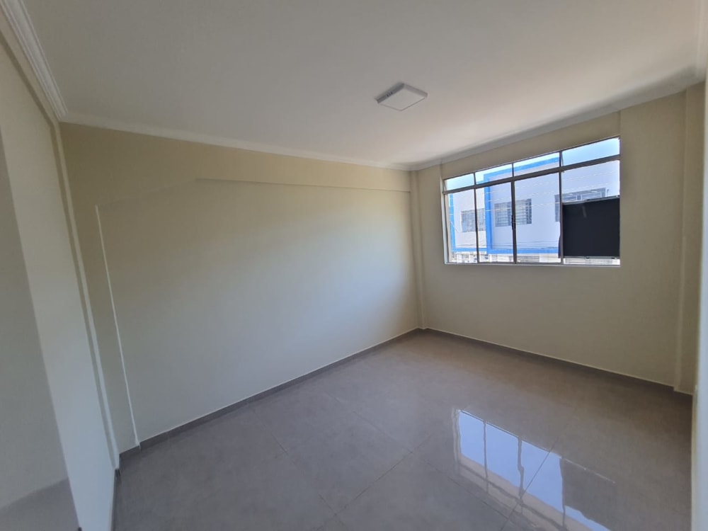 APARTAMENTO REFORMADO NO EDIFÍCIO ADÍLIA 