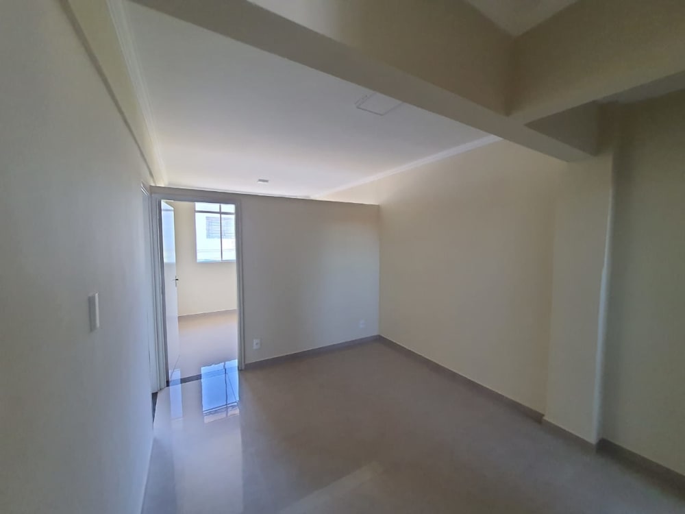 APARTAMENTO REFORMADO NO EDIFÍCIO ADÍLIA 