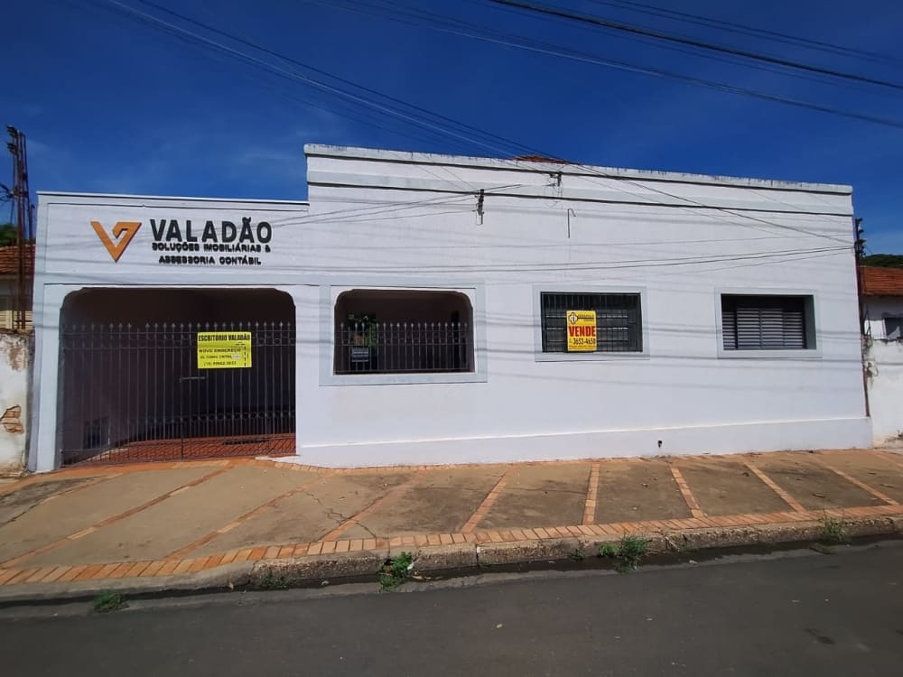 IMÓVEL COM ÓTIMO TERRENO NO CENTRO