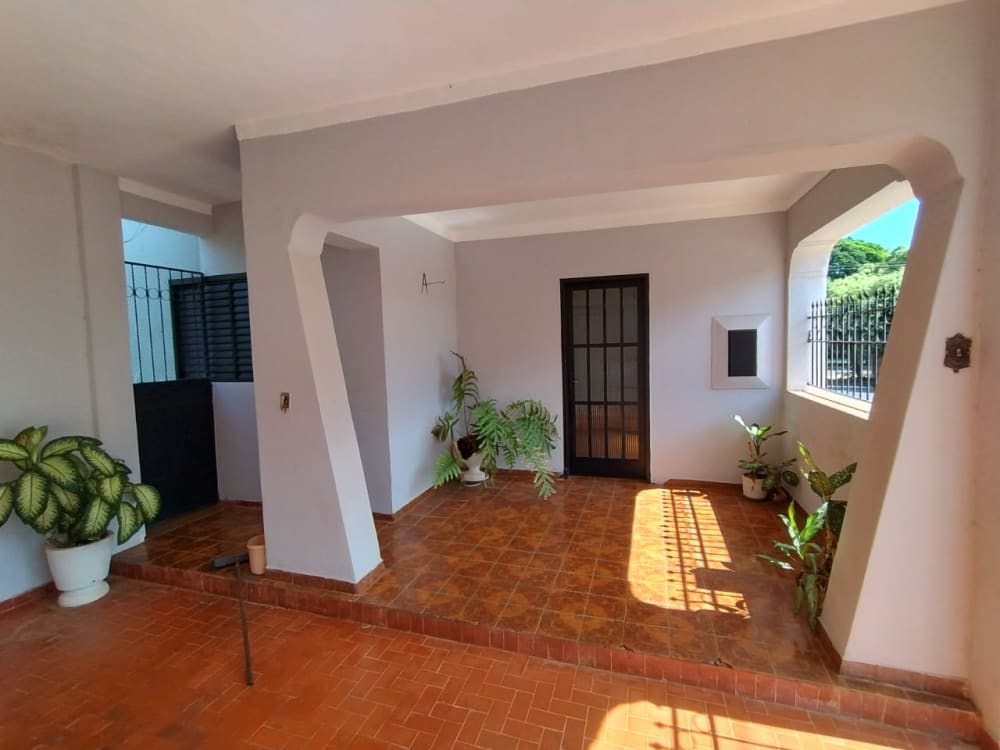 IMÓVEL COM ÓTIMO TERRENO NO CENTRO