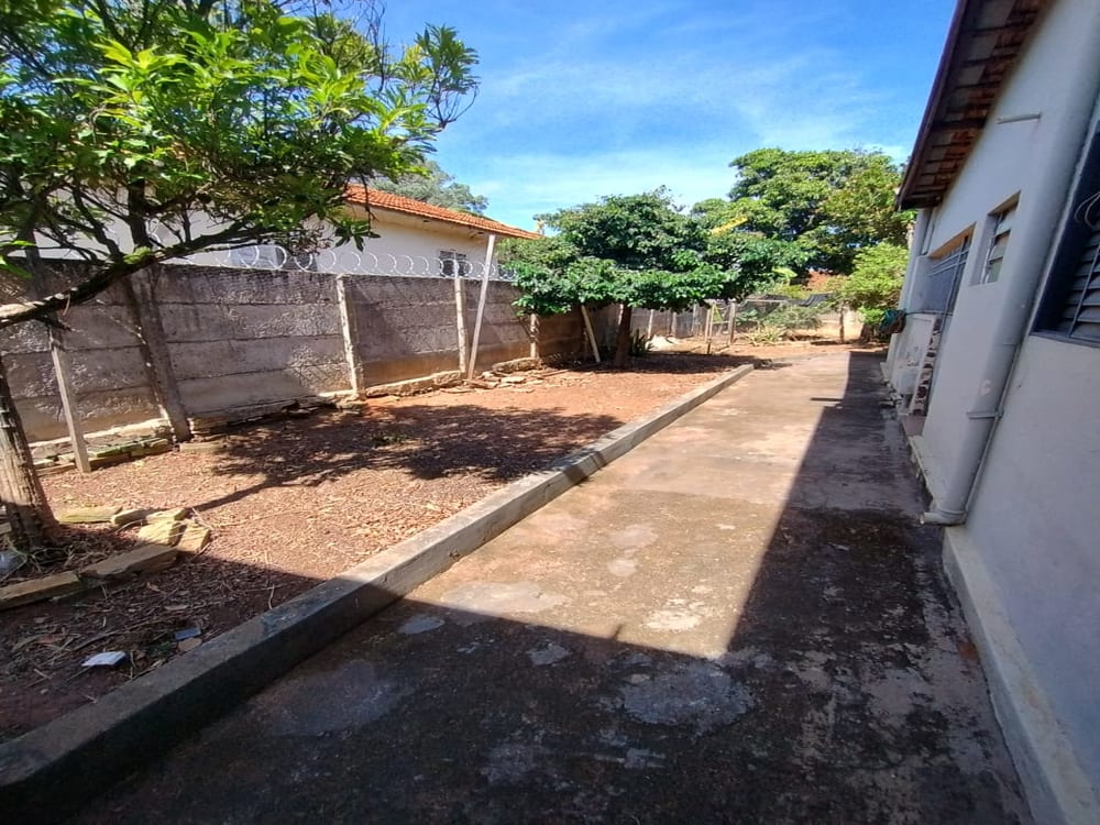 IMÓVEL COM ÓTIMO TERRENO NO CENTRO