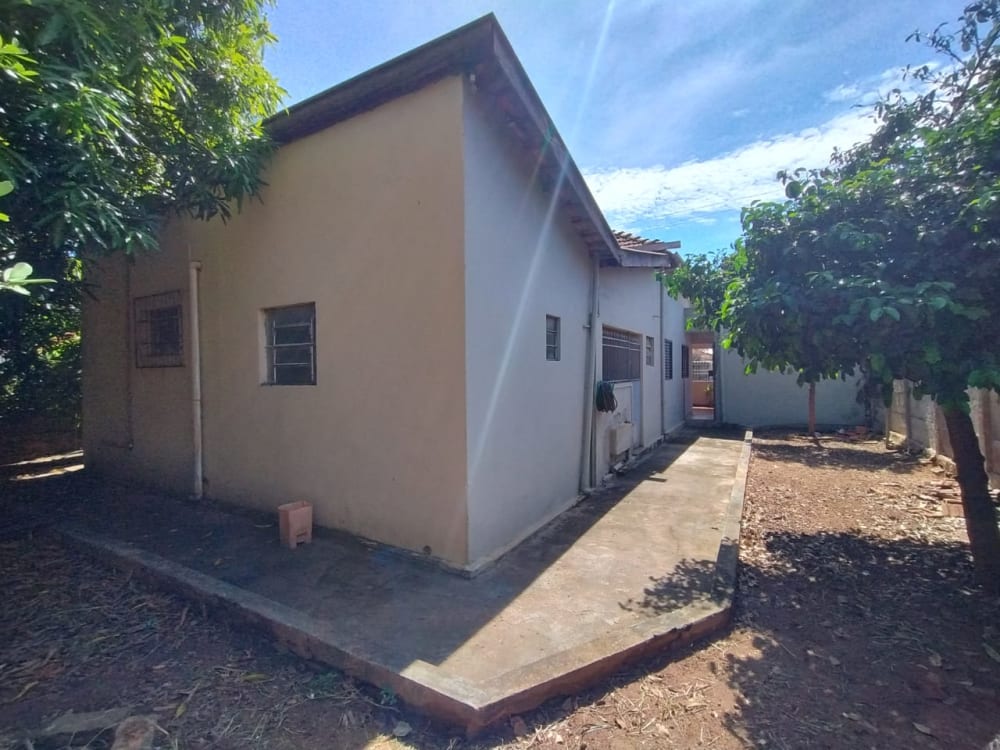 IMÓVEL COM ÓTIMO TERRENO NO CENTRO