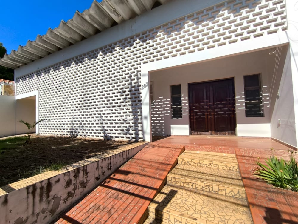 Rua Treze de Maio,252 - Centro