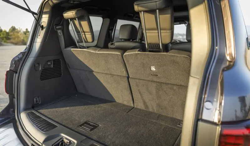 Infiniti QX80 lleno