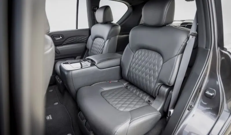 Infiniti QX80 lleno