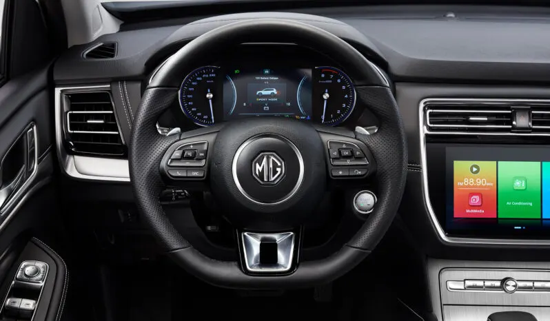 MG RX8: Elegance 4WD lleno