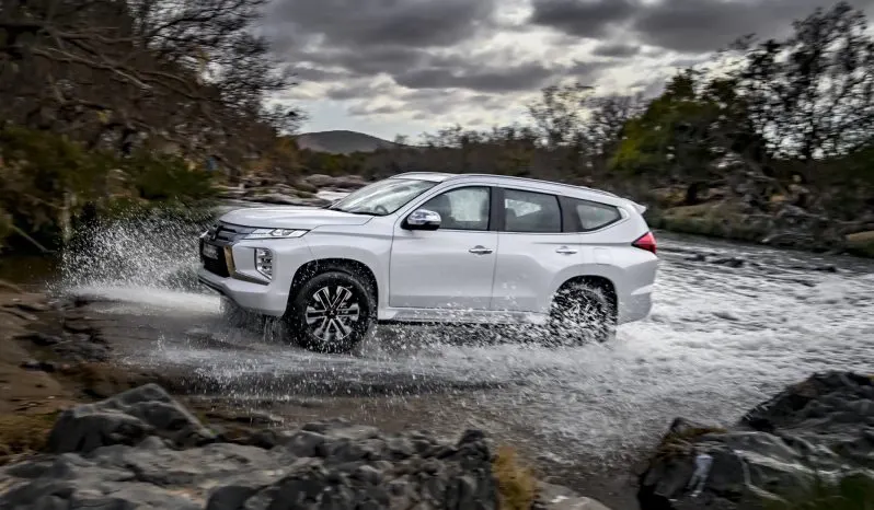 Mitsubishi Montero Sport GLX lleno