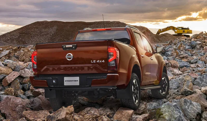 Nissan Frontier LE lleno
