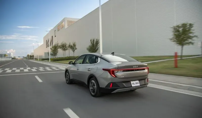 Kia K3: Full 1.6L lleno