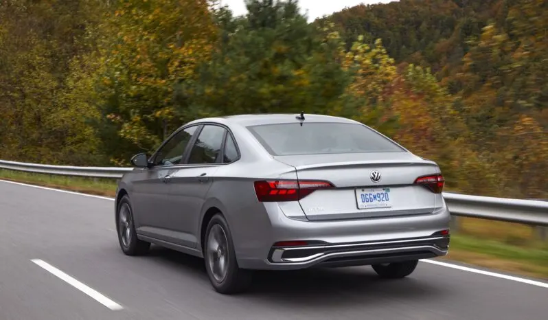 Volkswagen Jetta: Trendline lleno