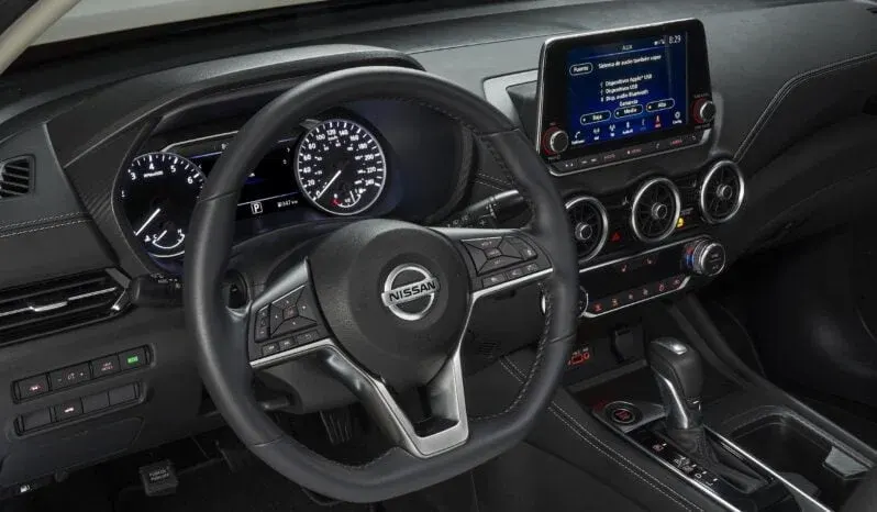 Nissan Sentra: Advance lleno