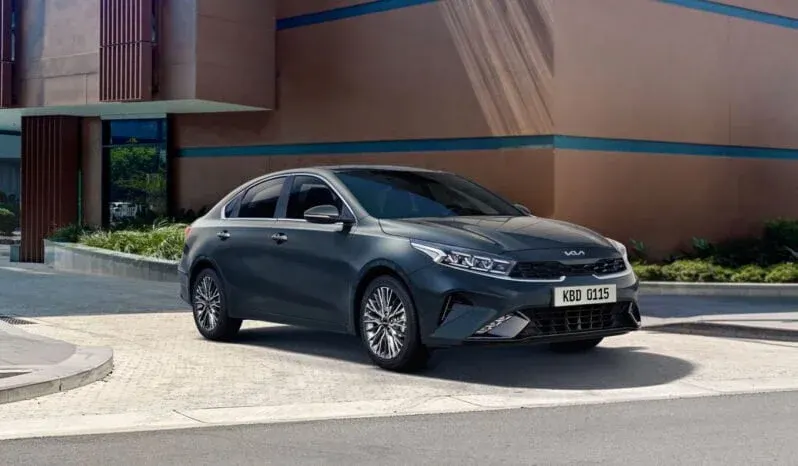 Kia Cerato: Full AT lleno