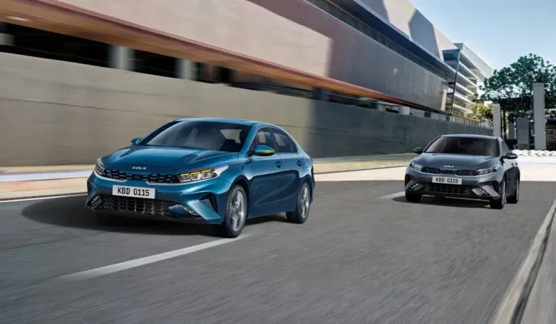 Kia Cerato: Full AT lleno