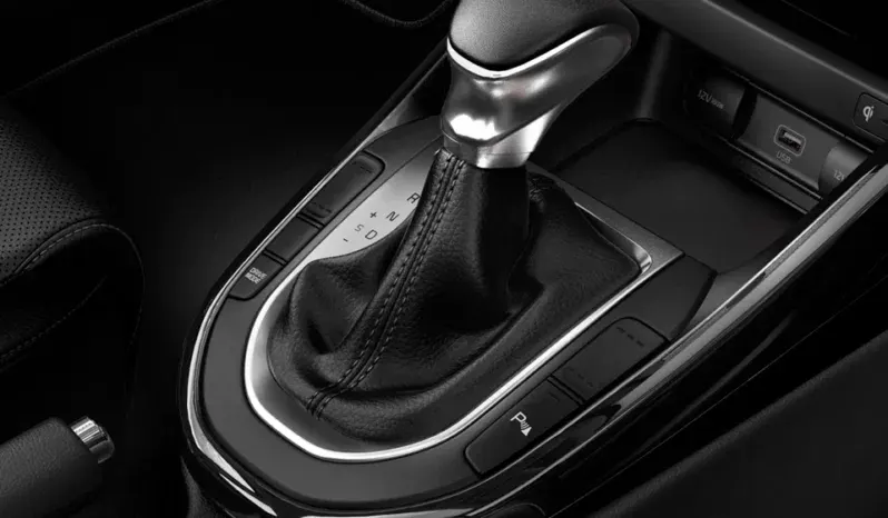 Kia Cerato: Full AT lleno