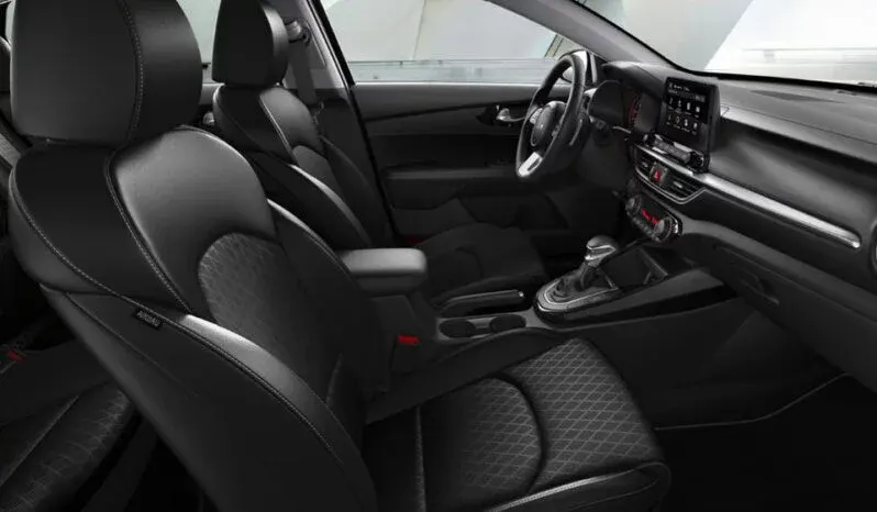Kia Cerato: Full AT lleno