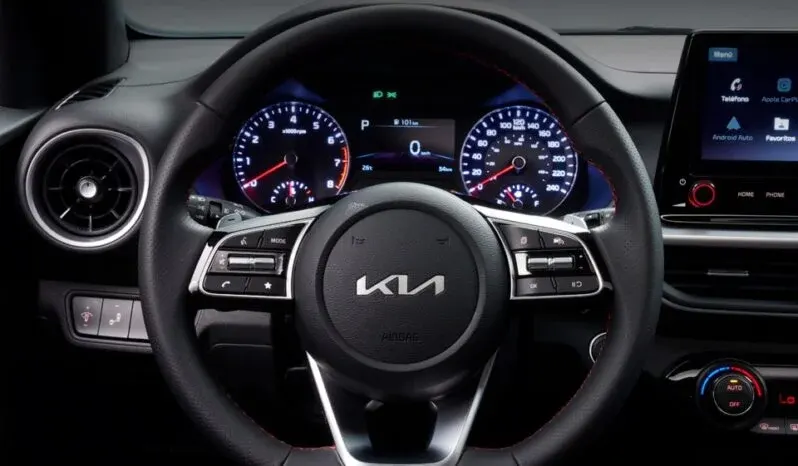 Kia Cerato: Full AT lleno