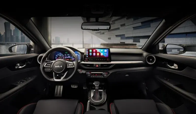 Kia Cerato: Full AT lleno