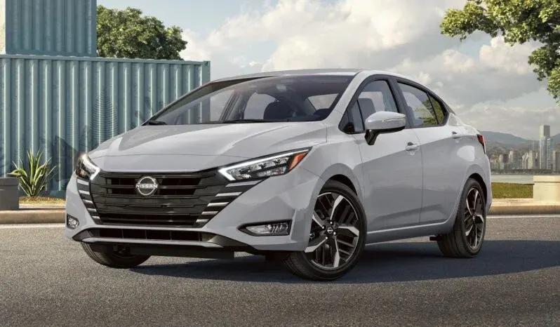 Nissan Versa: Advance lleno