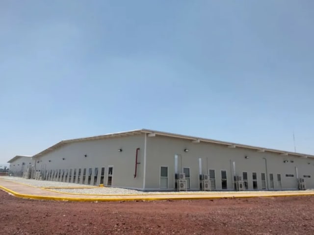 Panel SmartPanel instalado en nave industrial