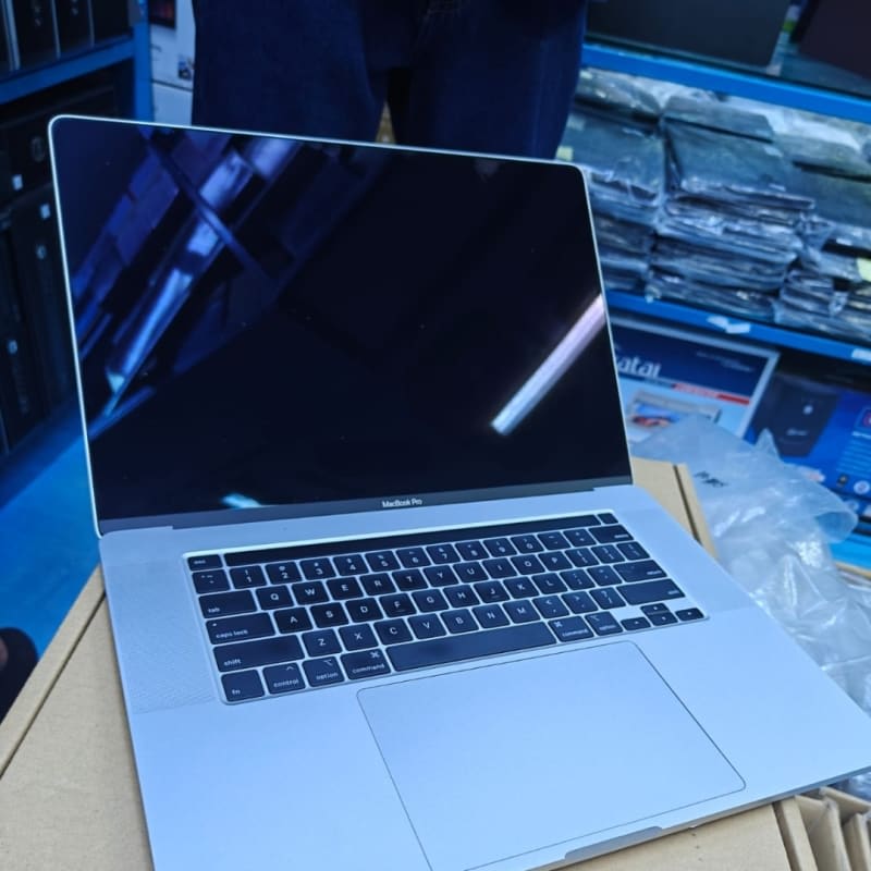 MacBook Pro A2141 Coi7 9th Generation 2.6ghz 16gb ram 512gb ssd 16 inches