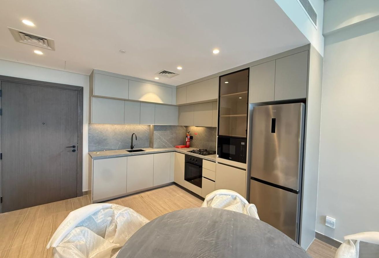 Furnished Apartment with Balcony | Family-Friendly — image 2