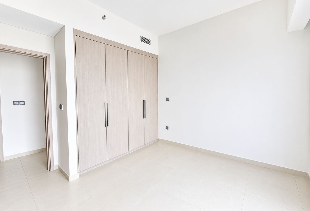Elegant Apartment | Prime Location | Ready To Move — image 2