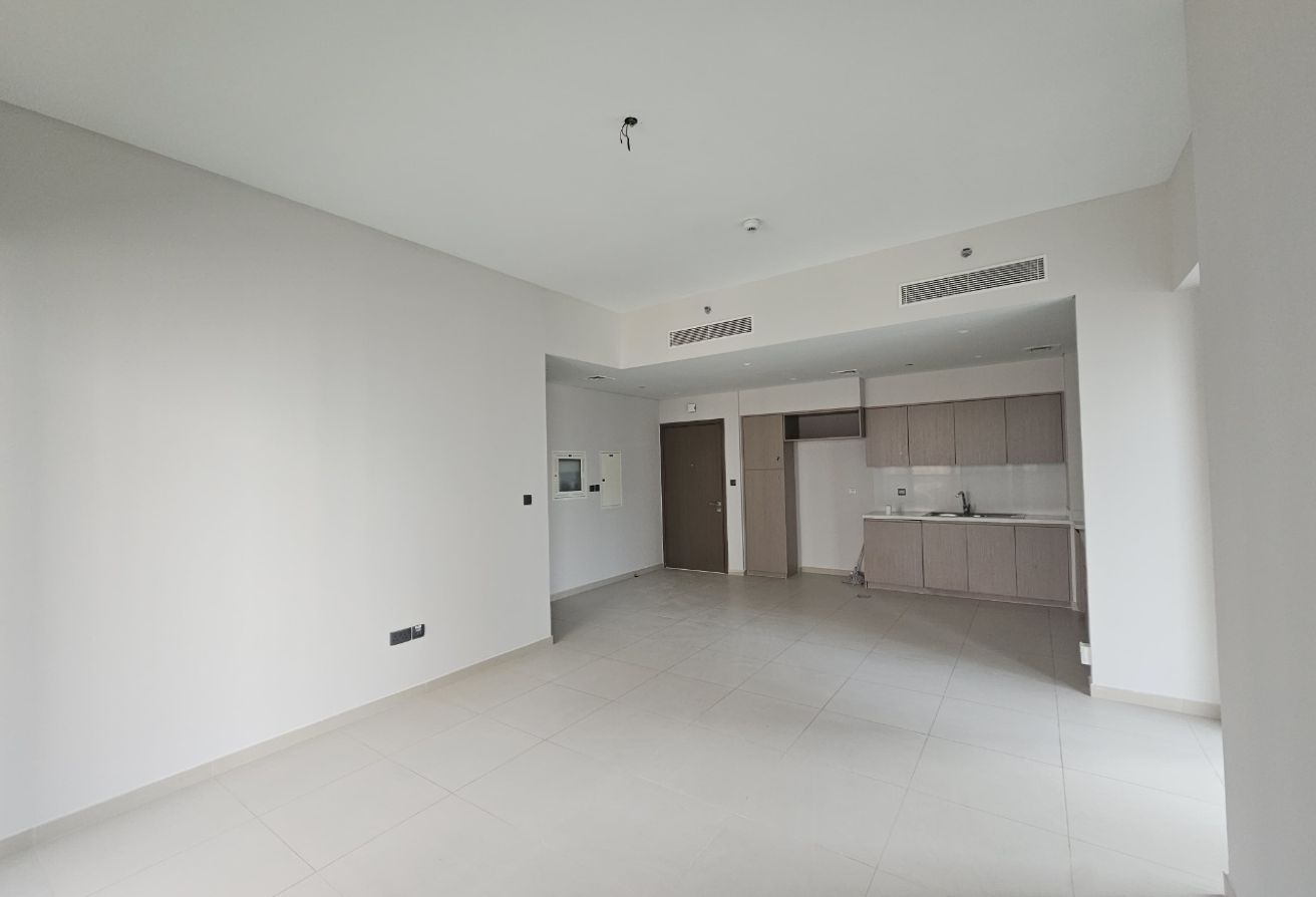 Elegant Apartment | Prime Location | Ready To Move — image 4