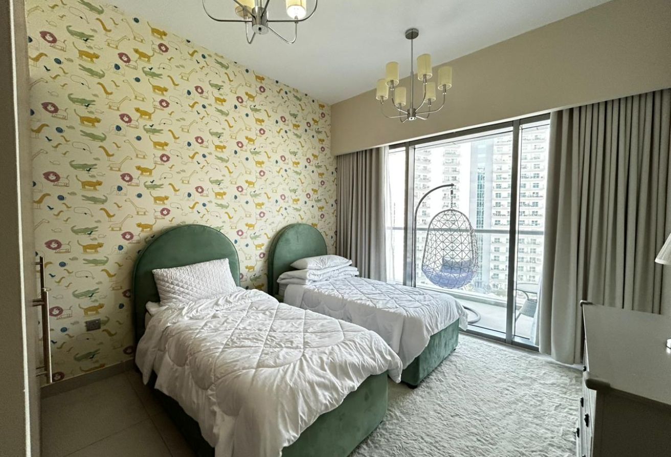 Fully Furnished| Ready To Move | Spacious Unit — image 7