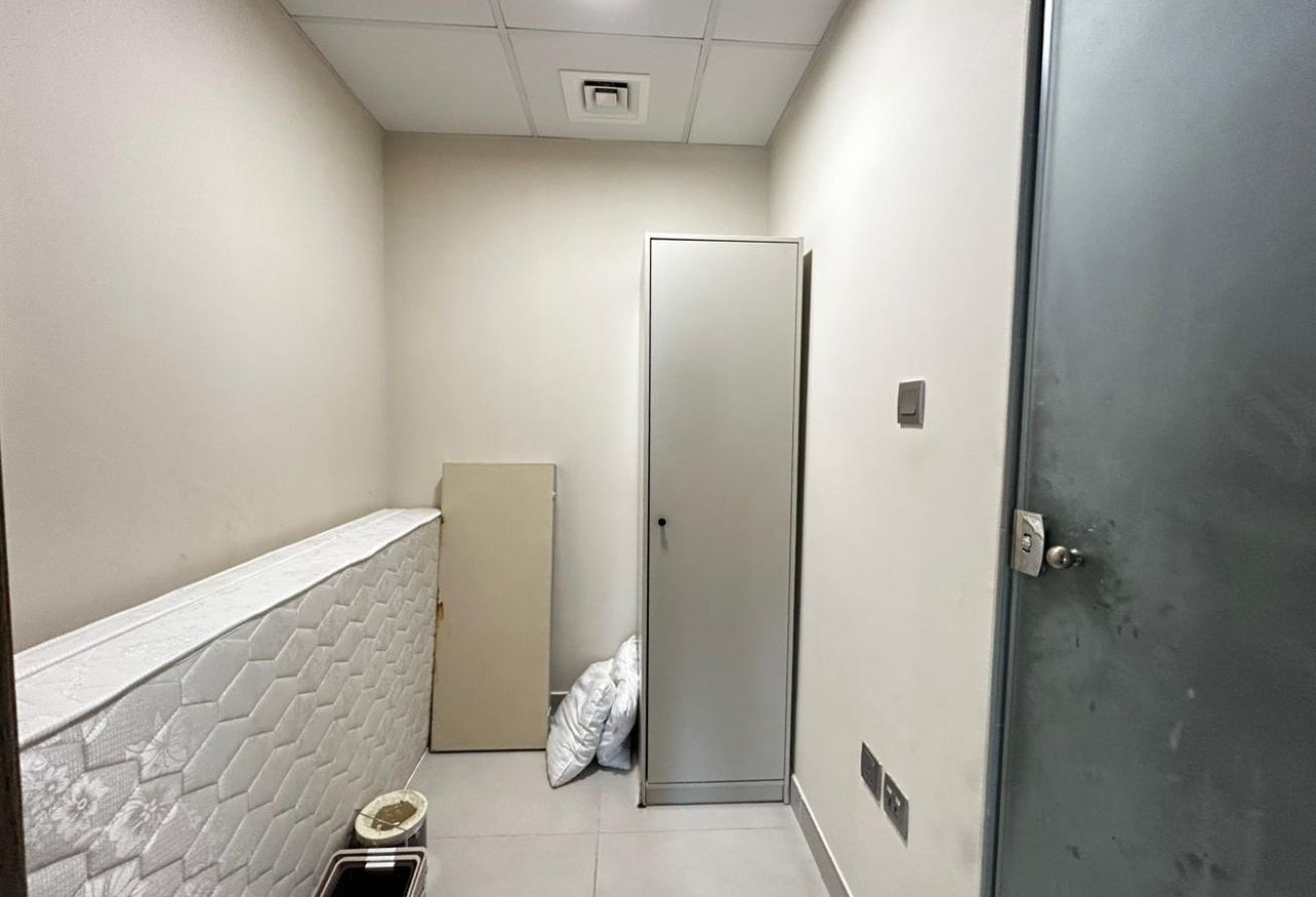 Fully Furnished| Ready To Move | Spacious Unit — image 8